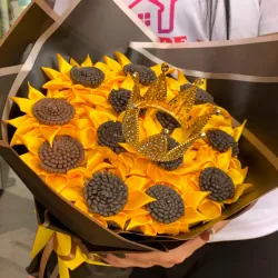 RAMO DE GIRASOLES PARA LA REINA DE LA CASA