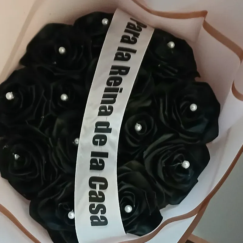 RAMO DE FLORES ETERNAS 🖤