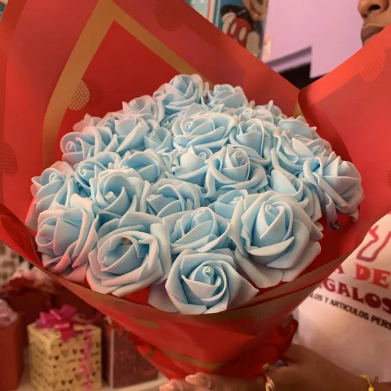 RAMO DE ROSAS ETERNAS AZUL CELESTE 
