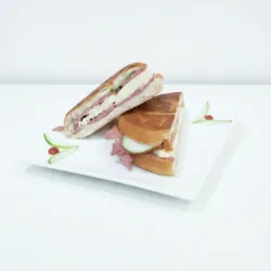 Sandwich de Jamonada y Queso