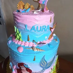 CAKE DE DOS PISOS CON TEMATICA COMESTIBLE