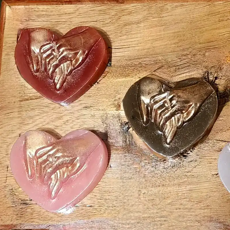 Corazón con manos