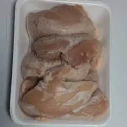 POLLO DESHUESADO EN PLATOS DESECHABLES (1KG)