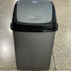 Cesto de basura pequeño 