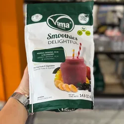 Smoothies de mango, plátano y arándanos 