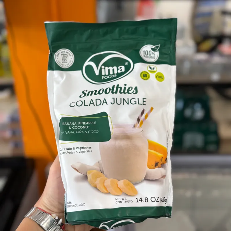 Smoothies de piña, coco y plátano 