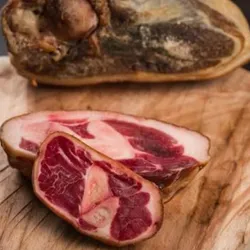 Lacón de cerdo (Salado y secado)