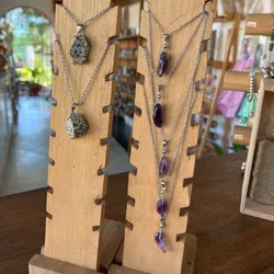 Cadenas de acero y piedras de cuarzo 