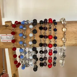 Pulseras de acero y piedras de cristal