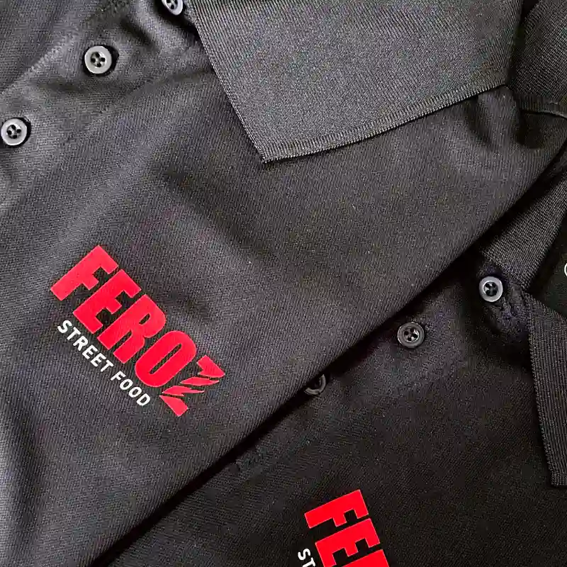 Pulóver con cuello estilo polo negro