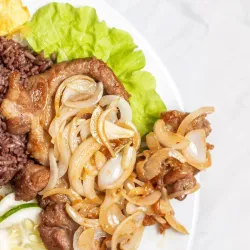 Bistec Encebollado de Res
