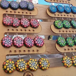 Aretes de chapitas pintadas