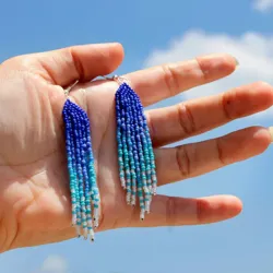 Flecos azules pequeños