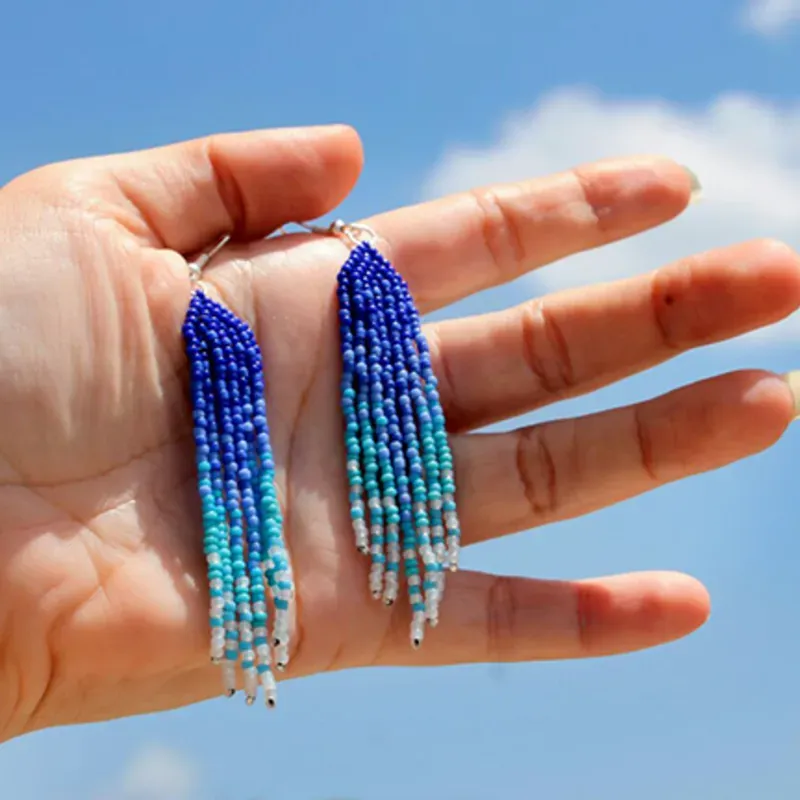 Flecos azules pequeños