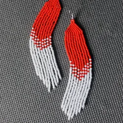 Flecos rojos y blancos