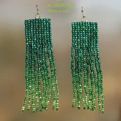 Flecos verdes brillantes