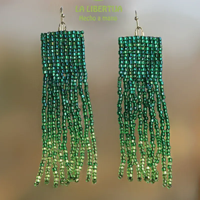 Flecos verdes brillantes