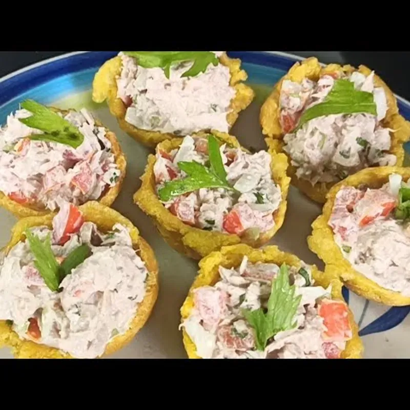 Tostones Rellenos  con Atún