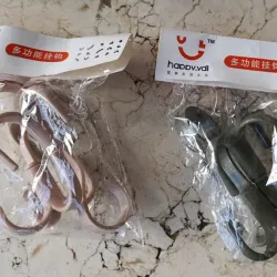 GANCHO- PERCHERO para carteras, gorras, cintos, ropa interior, accesorios para el cabello... DOS UNIDADES por 2000 cup Cada uno trae cuatro ganchos. O sea que por ese precio tiene 8 ganchos en total