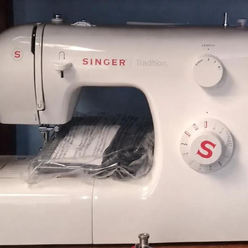 Máquina de coser Singer Tradition 2250 — 150 usd  BOBINA METÁLICA del modelo.