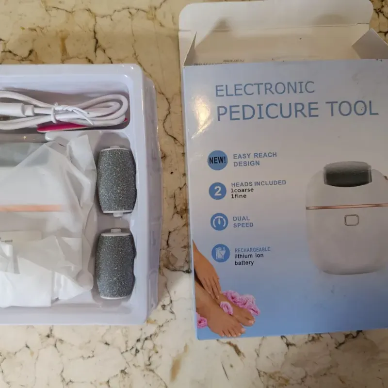 Quitacallos eléctrico con tres rodillos recargable