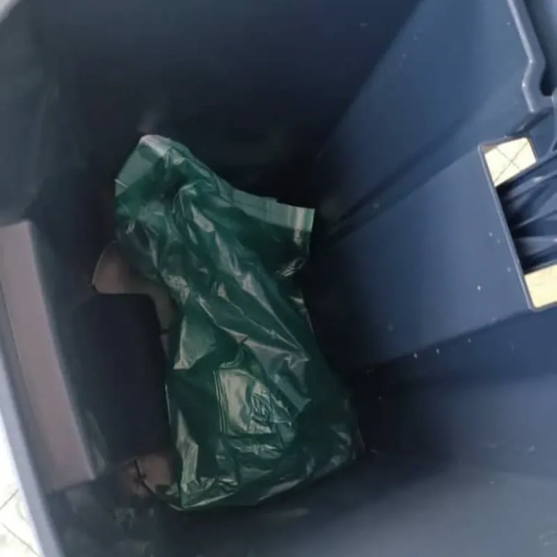 Cesto de basura profesional de plástico duro