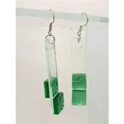 Aretes Alternos de Vidrio con detalles Verdes