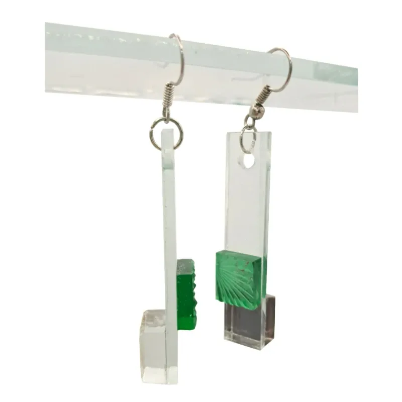 Aretes Alternos de Vidrio Verde 3