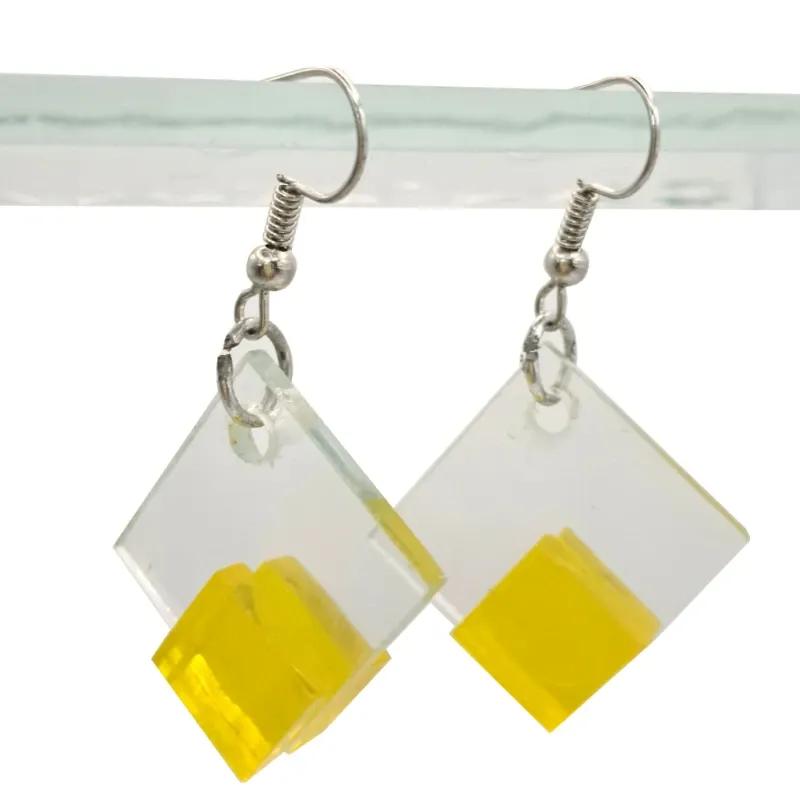 Aretes Cuadrados de Vidrio Amarillo