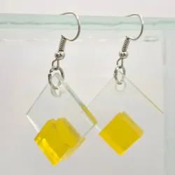 Aretes Cuadrados de Vidrio Amarillos