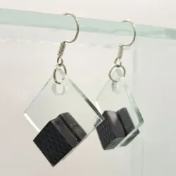 Aretes Cuadrados de Vidrio Negro