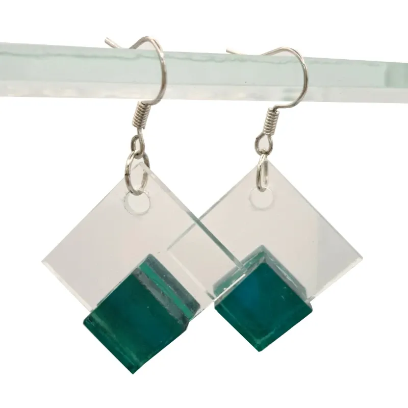Aretes Cuadrados de Vidrio Verde