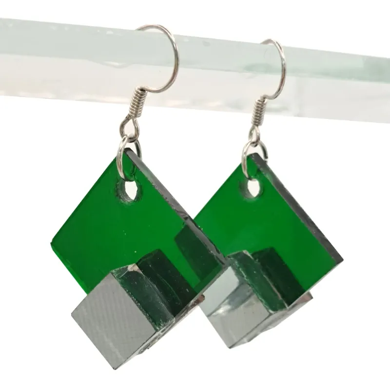 Aretes Cuadrados de Vidrio Verde y Palteado