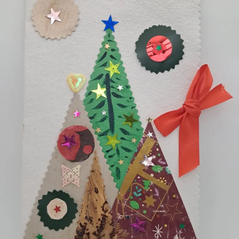 Postal de Árbol de Navidad con Botones