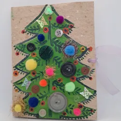 Postal de Árbol de Navidad con Botones