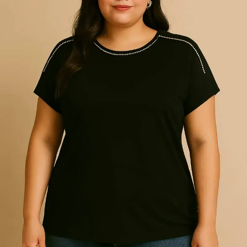 Camiseta negra con detalle de pedrería – Select
