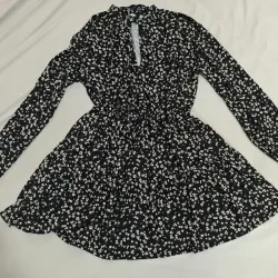 Vestido floral manga larga – Pull & Bear