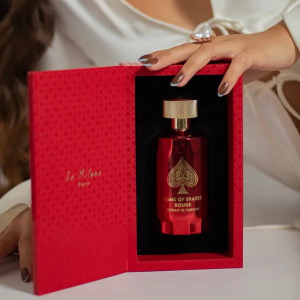 Con nosotros encontrarás los perfumes más codiciados del mercado 100% originales, con una excelente calidad y precio ✨Que tu esencia quede donde vayas✨