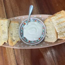 Tostadas con salsa mayonesa