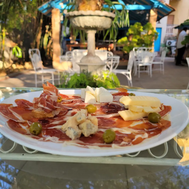 Tabla de Jamón Serrano y quesos 