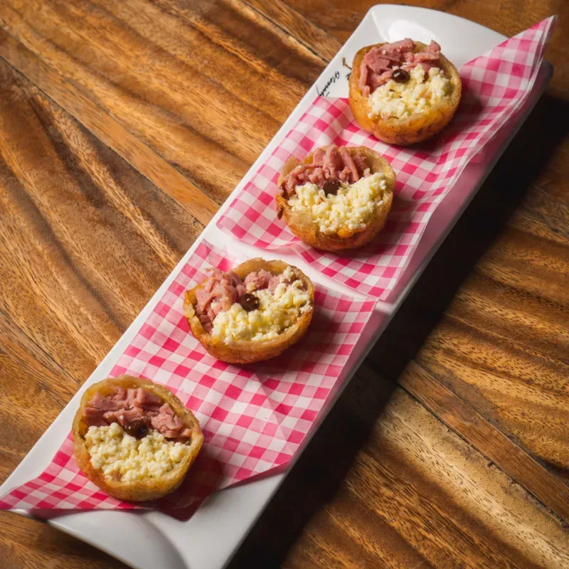Tostones Rellenos de Jamón Viking y Queso Gouda 