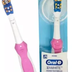 Cepillo eléctrico con tiras blanqueadoras, Oral B