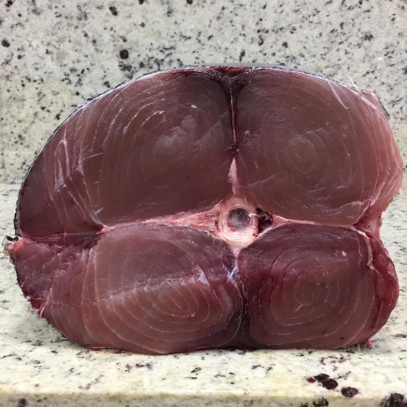 Rueda de Pescado Aguja, paquetes sellados al vacío. 
