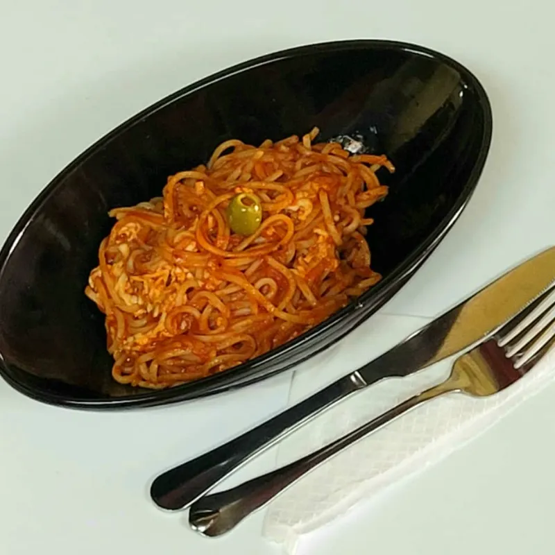 Espaguetis Napolitano con Queso Gouda 