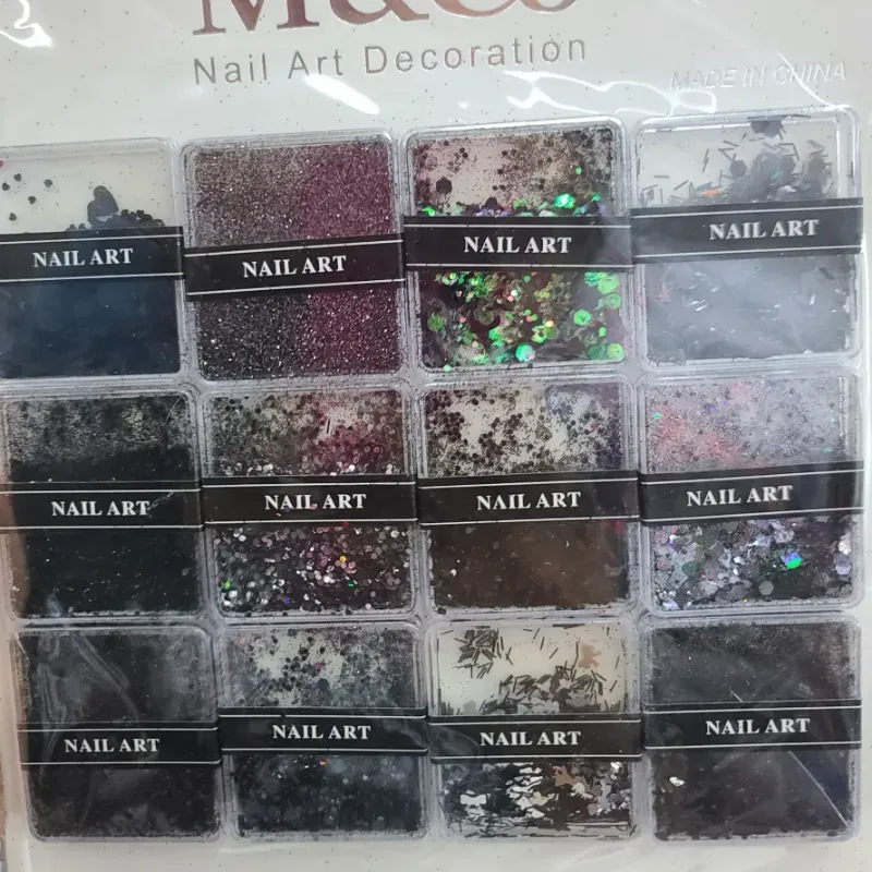 Decoración mixta grande negra