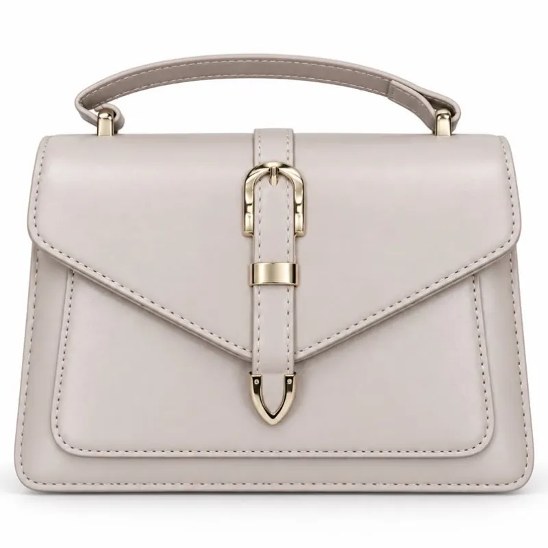 Bolso bandolera beige con asa y hebilla