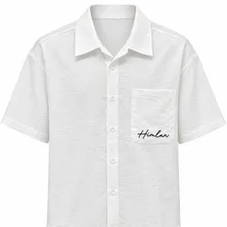 Camisa blanca de textura con bolsillo bordado