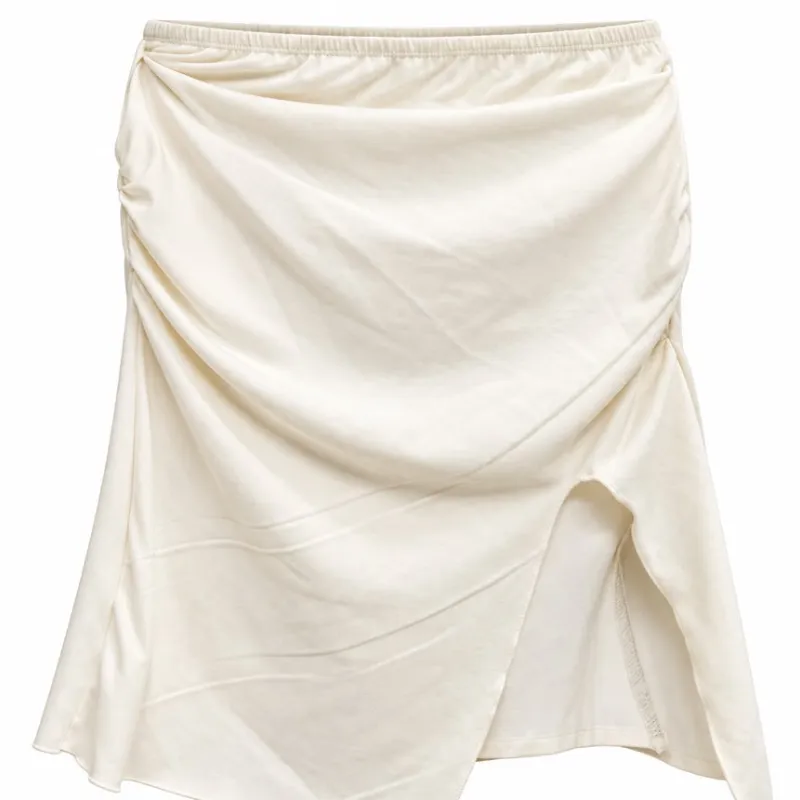 Top Strapless Crema con Abertura