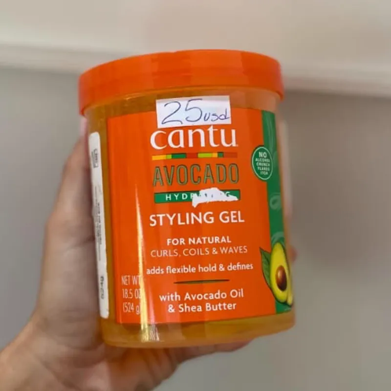 Cant煤 gel de peinado con aguacate