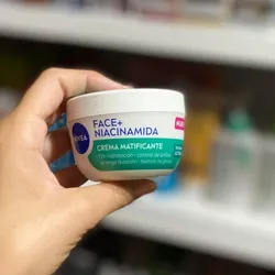 💚 NIVEA Face+ Niacinamida – Crema Matificante
